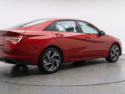 Used 2025 Hyundai Elantra SEL FWD image 9