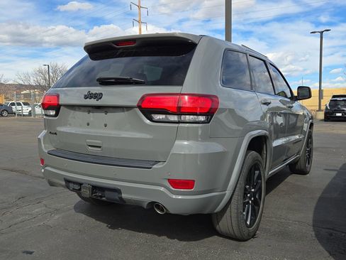 Used 2022 Jeep Grand Cherokee Laredo X image 4