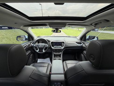 Used 2023 GMC Acadia SLT AWD/4WD image 16
