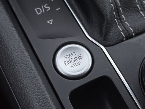 Used 2022 Volkswagen Atlas Cross Sport SE image 23