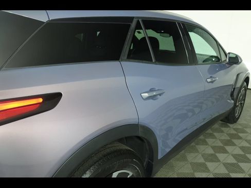 Used 2024 Chevrolet Blazer EV LT AWD/4WD image 22