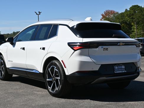 Used 2025 Chevrolet Equinox EV LT w/ Convenience Package image 7