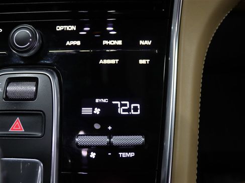 Used 2018 Porsche Panamera 4S image 27