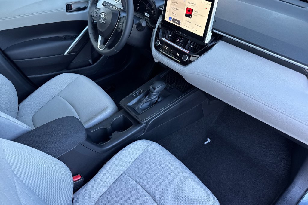 New 2026 Toyota Corolla Cross LE w/ Moonroof Package FWD image 13