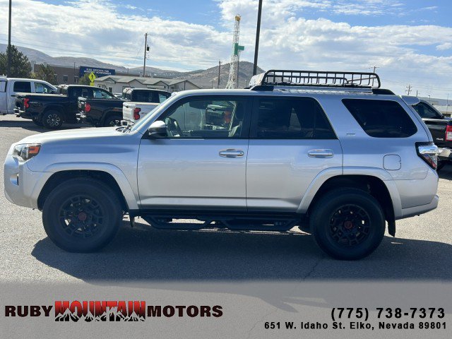 Used 2022 Toyota 4Runner SR5 w/ 4Runner Black Package (TMS) AWD/4WD image 4