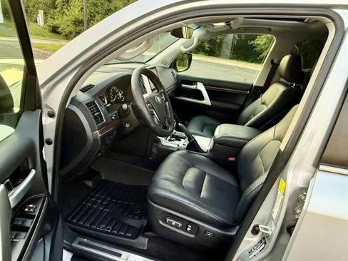 Used 2017 Toyota Land Cruiser image 14