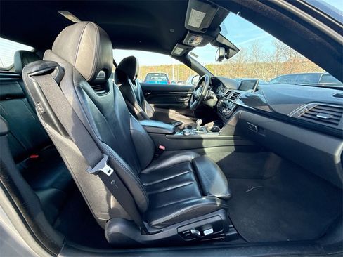 Used 2017 BMW M4 Convertible image 25