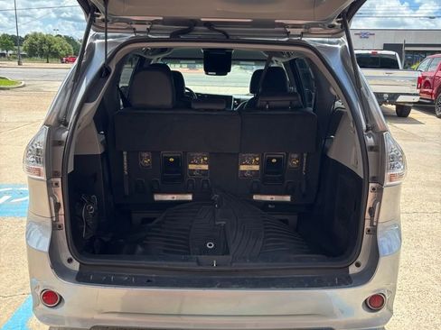 Used 2016 Toyota Sienna SE FWD image 9