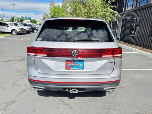 Used 2025 Volkswagen Atlas SE AWD/4WD image 4