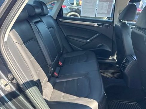 Used 2017 Volkswagen Passat 1.8T SE FWD image 15
