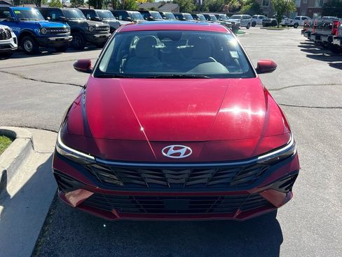 Used 2025 Hyundai Elantra Limited FWD image 4