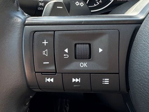 Used 2025 Nissan Pathfinder SV AWD/4WD image 25