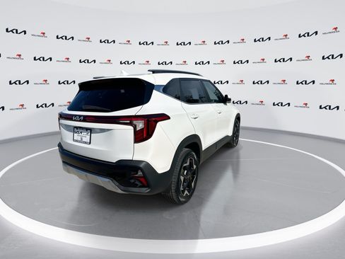 Used 2024 Kia Seltos EX FWD image 8
