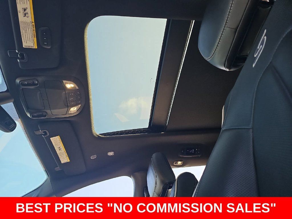 Used 2026 Chrysler Pacifica Limited w/ S Appearance Package FWD image 32