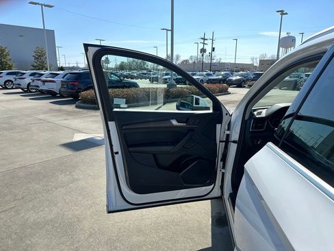 Used 2021 Audi Q5 2.0T Premium w/ Convenience Package image 11