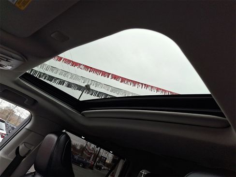 Used 2021 Toyota Highlander XLE image 17