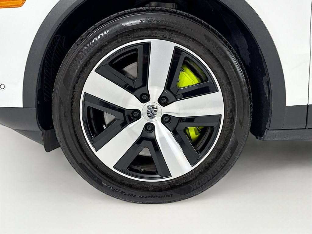 Certified 2024 Porsche Cayenne Coupe AWD/4WD image 33