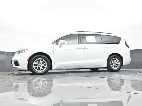 Used 2022 Chrysler Pacifica Touring-L FWD image 57