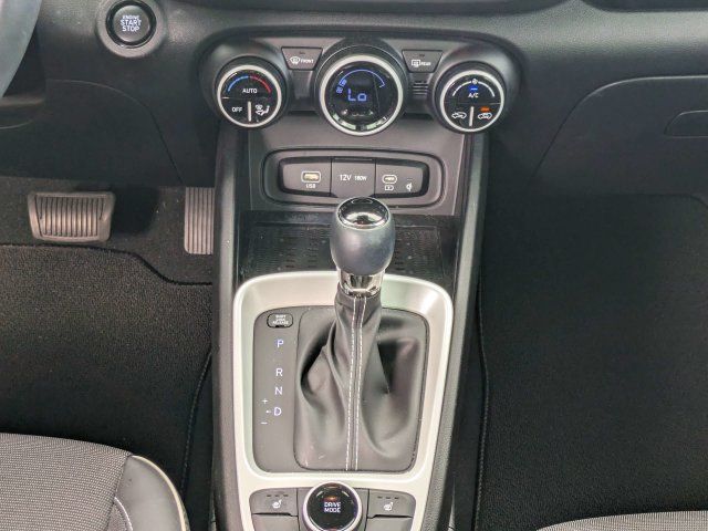 Certified 2024 Hyundai Venue Limited FWD image 19
