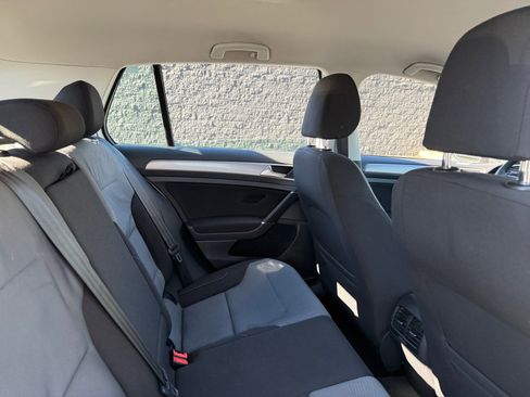 Used 2016 Volkswagen e-Golf SE w/ DC Fast Charging Package image 14