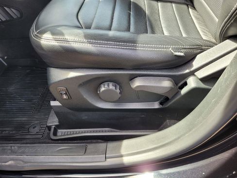 Used 2022 Ford Edge SE w/ Black Appearance Package image 17