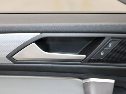 Used 2022 Volkswagen Tiguan S image 16