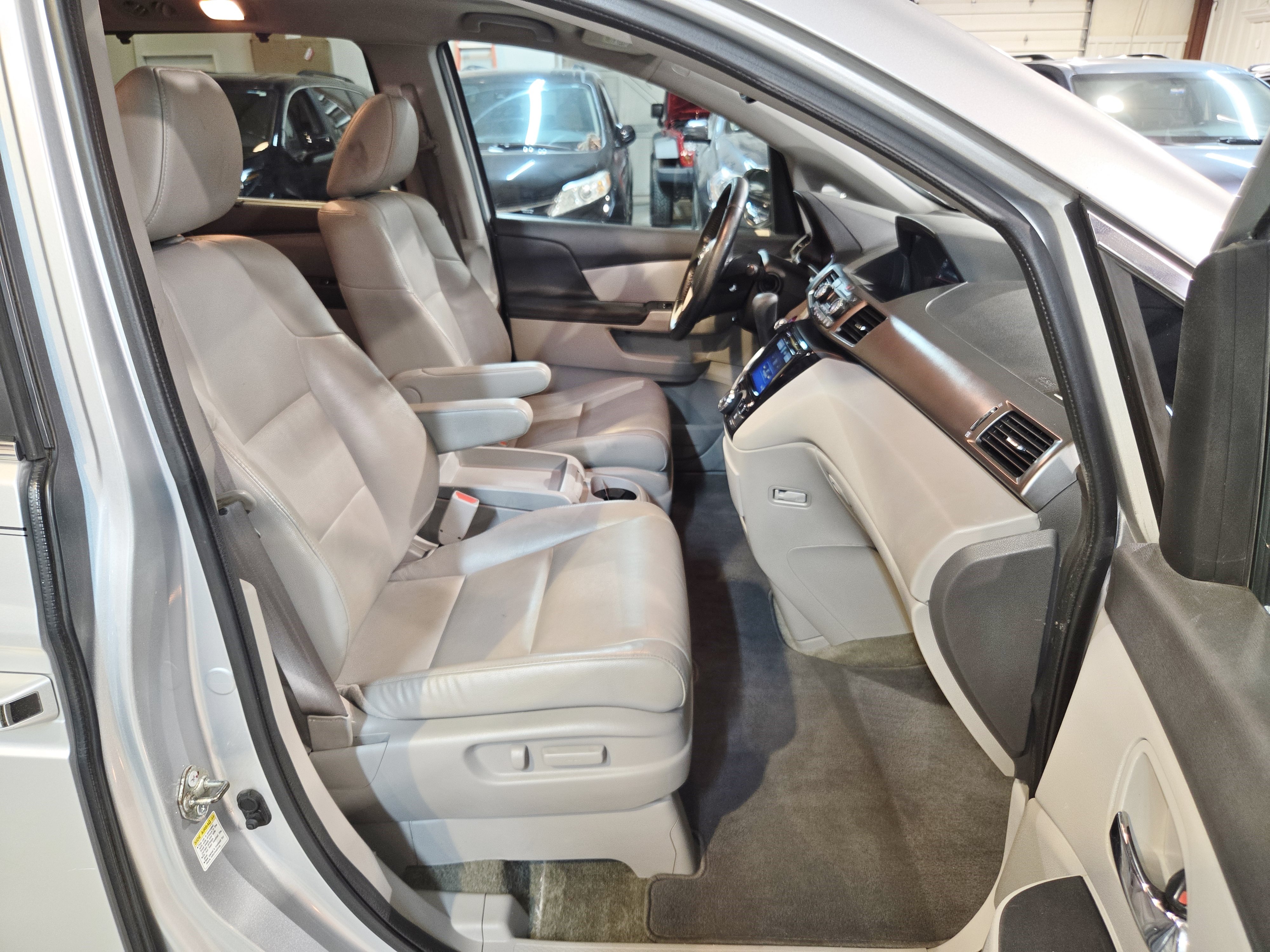 Used 2015 Honda Odyssey EX-L image 31