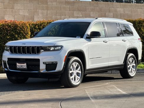 Used 2022 Jeep Grand Cherokee L Limited AWD/4WD image 8