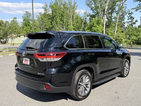 Used 2019 Toyota Highlander XLE AWD/4WD image 6