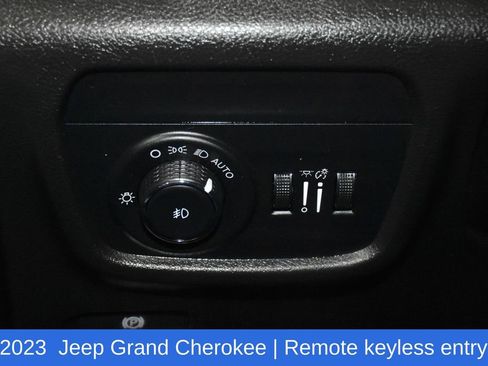 Used 2023 Jeep Grand Cherokee Overland image 9
