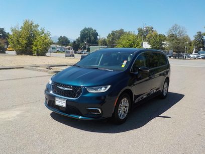 Used 2024 Chrysler Pacifica Touring-L