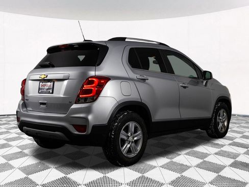 Used 2017 Chevrolet Trax LT w/ LT Convenience Package image 12