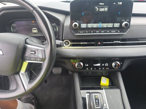 Used 2022 Mitsubishi Outlander SE FWD image 10