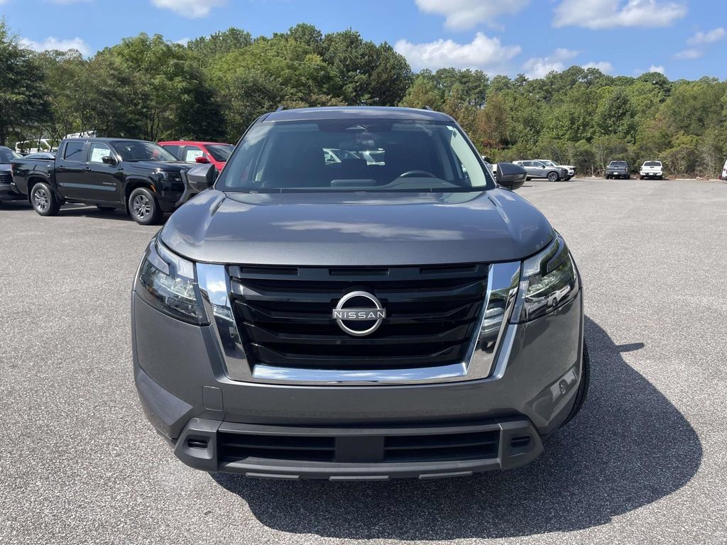 Used 2025 Nissan Pathfinder SV FWD image 8