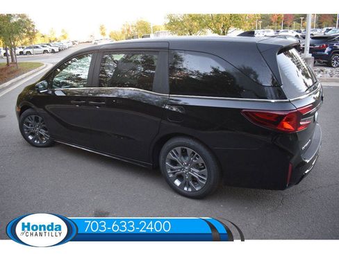 New 2026 Honda Odyssey Touring image 7