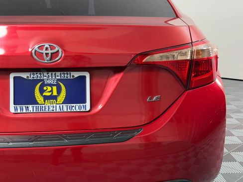Used 2019 Toyota Corolla LE w/ Carpet Mat Package (TMS) FWD image 11