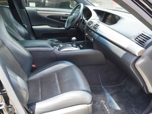 Used 2016 Lexus LS 460 w/ F Sport Package RWD image 8