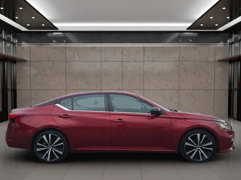 Used 2019 Nissan Altima 2.5 SR FWD image 9