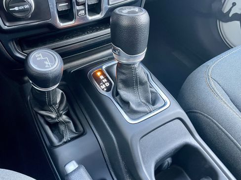 Used 2024 Jeep Wrangler Sahara image 19