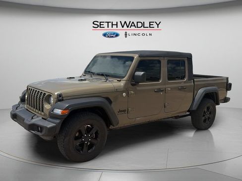 Used 2020 Jeep Gladiator Sport w/ Trailer Tow Package AWD/4WD image 3