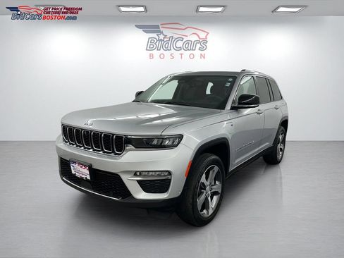 Used 2023 Jeep Grand Cherokee 4WD 4xe w/ Luxury Tech Group II image 1