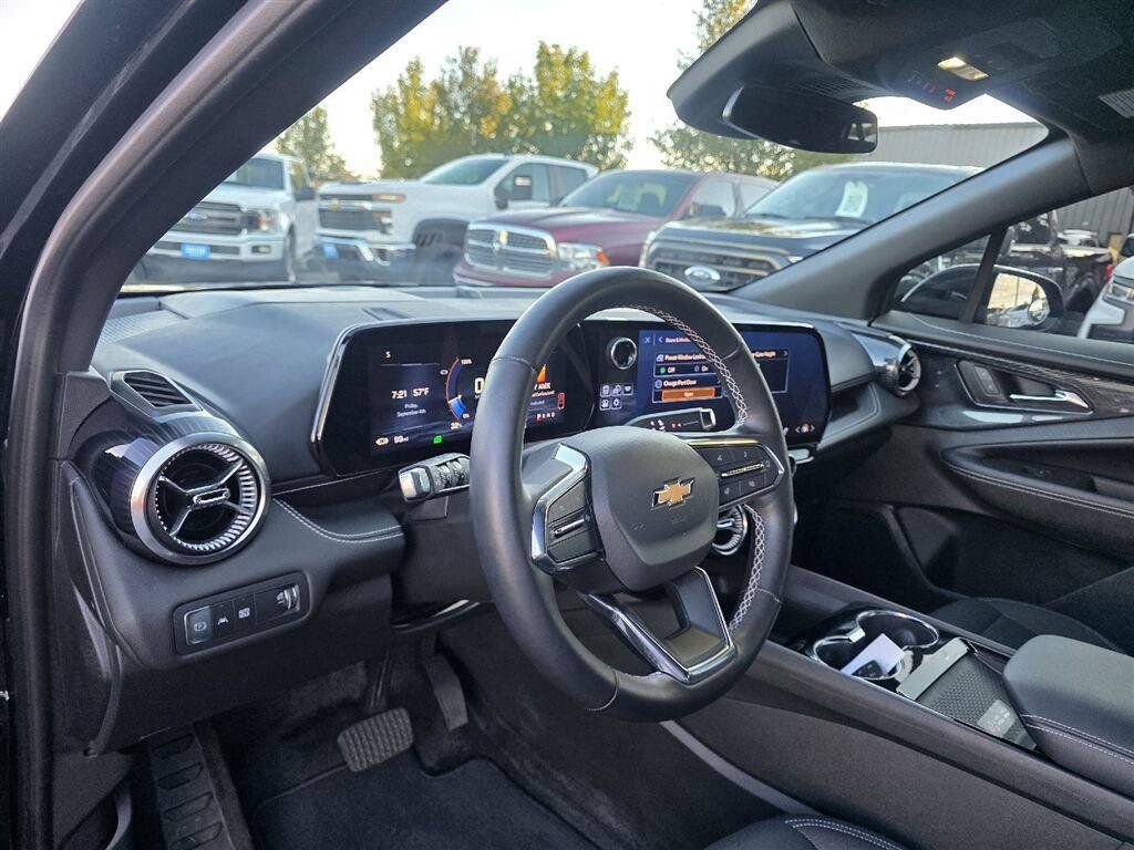 Used 2024 Chevrolet Blazer EV LT AWD/4WD image 8