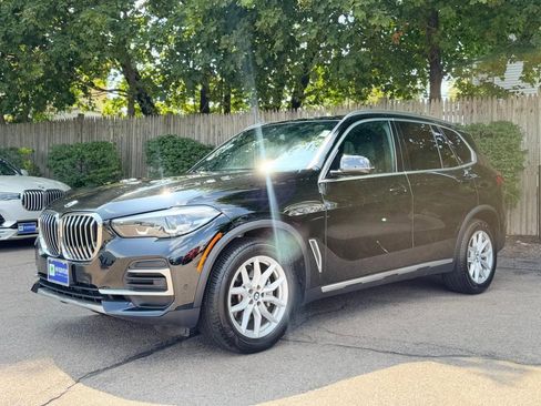 Used 2022 BMW X5 xDrive40i w/ Premium Package image 2