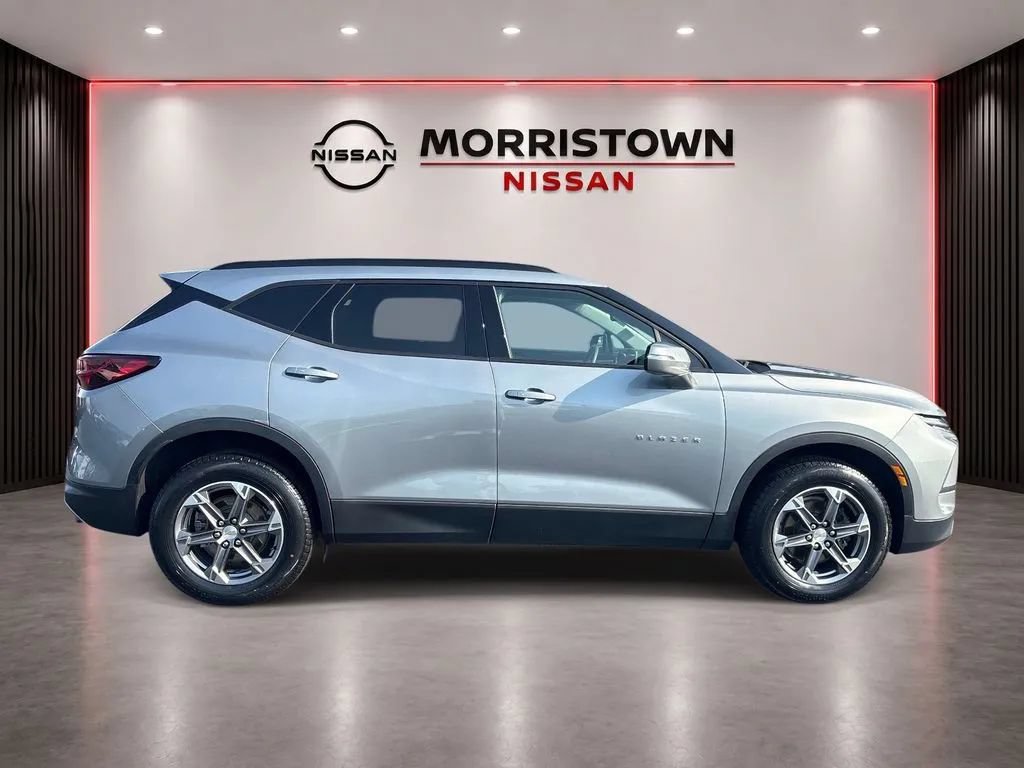 Used 2024 Chevrolet Blazer LT AWD/4WD image 2