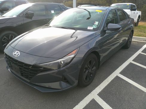 Used 2023 Hyundai Elantra Blue image 5