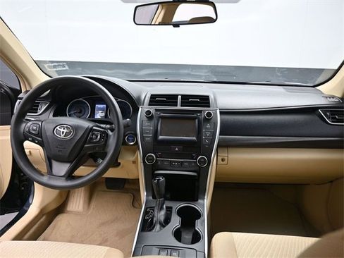 Used 2015 Toyota Camry LE image 25