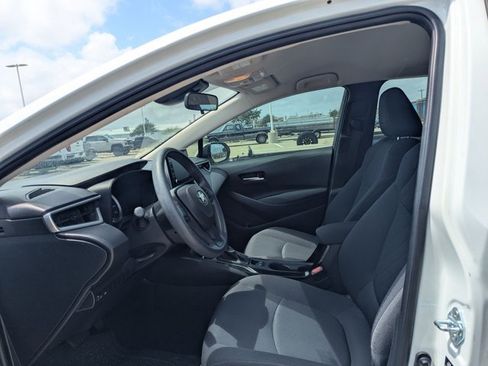 Used 2021 Toyota Corolla LE image 12
