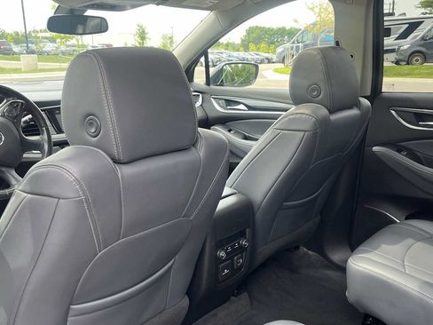 Used 2019 Buick Enclave Essence AWD/4WD image 31