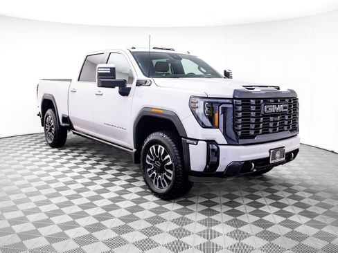 Used 2024 GMC Sierra 2500 Denali Ultimate w/ Max Trailering Package AWD/4WD image 7
