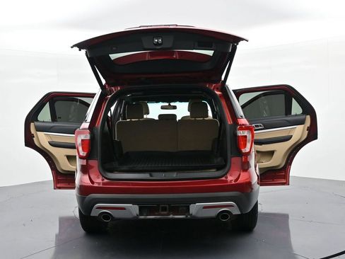 Used 2016 Ford Explorer XLT w/ Equipment Group 202A image 27